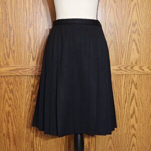 Pendleton black knee length skirt size 6 pleated on side virgin wool